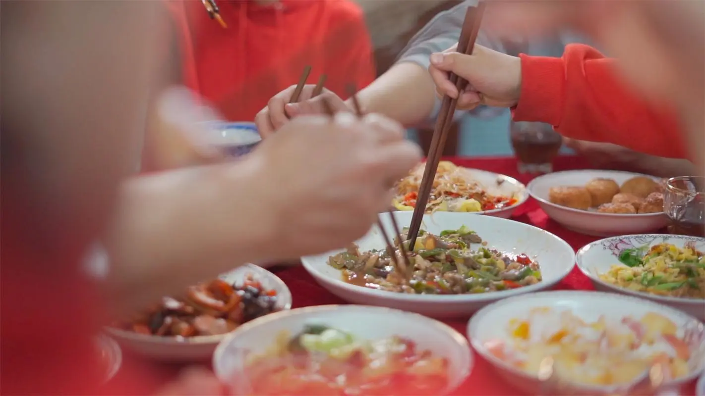 先吃飯 or 先喝湯？吃飯第一口吃什么，差別竟然這么大！